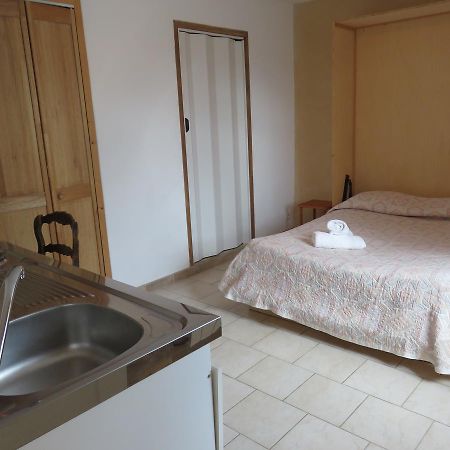 Cafe De La Place Gite & Chambres D'Hotes "Lou Pastre" Lanuéjols Εξωτερικό φωτογραφία