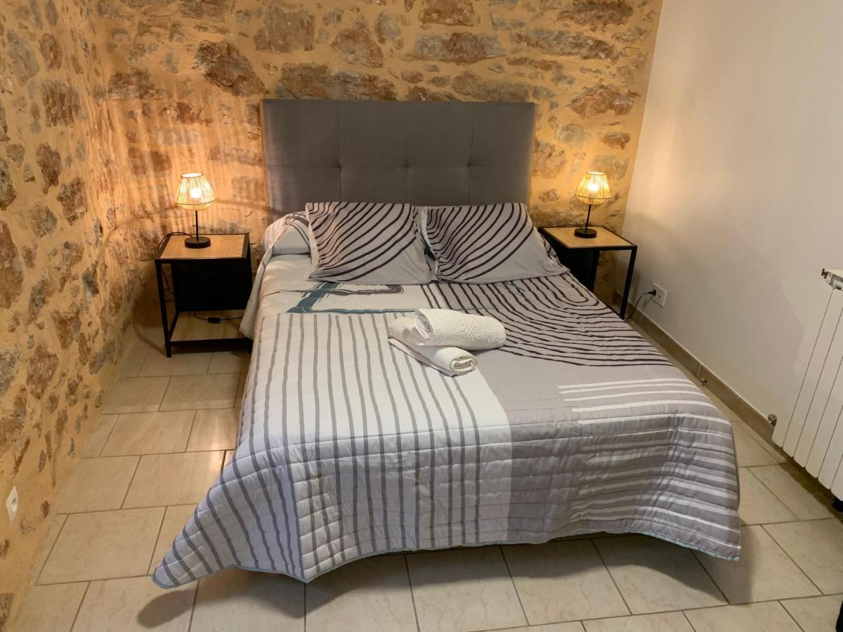 Cafe De La Place Gite & Chambres D'Hotes "Lou Pastre" Lanuéjols Εξωτερικό φωτογραφία
