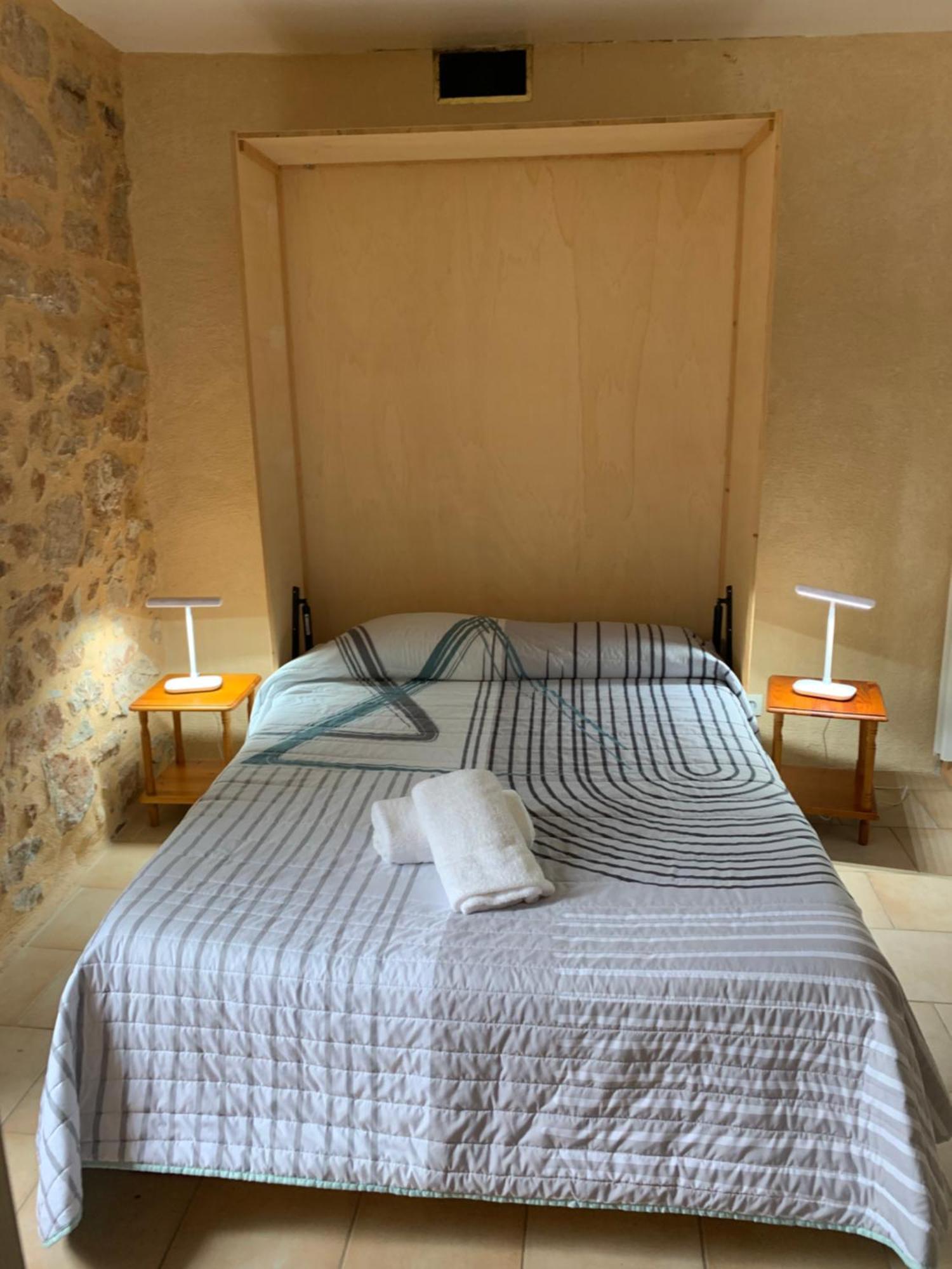 Cafe De La Place Gite & Chambres D'Hotes "Lou Pastre" Lanuéjols Εξωτερικό φωτογραφία