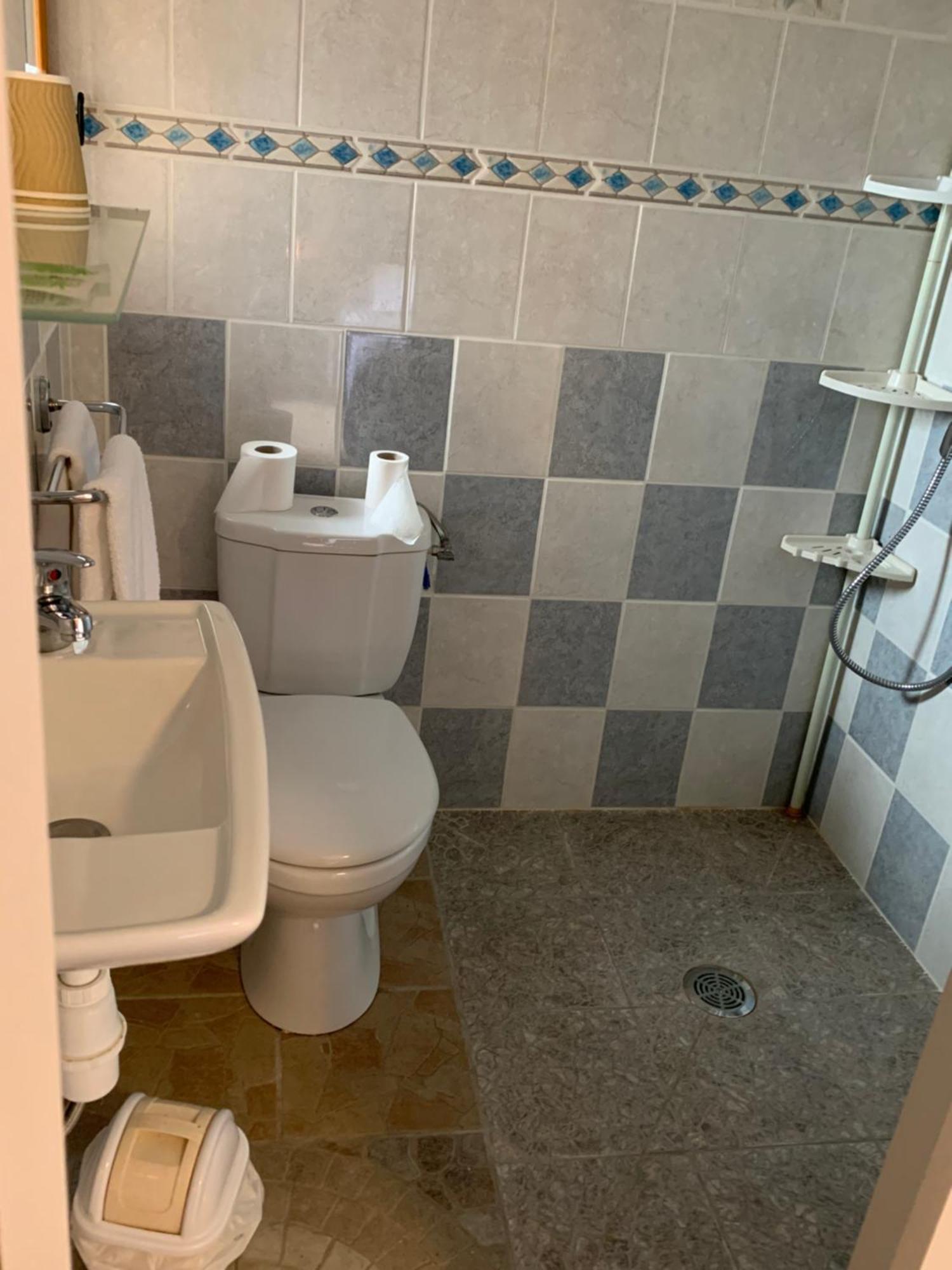 Cafe De La Place Gite & Chambres D'Hotes "Lou Pastre" Lanuéjols Εξωτερικό φωτογραφία