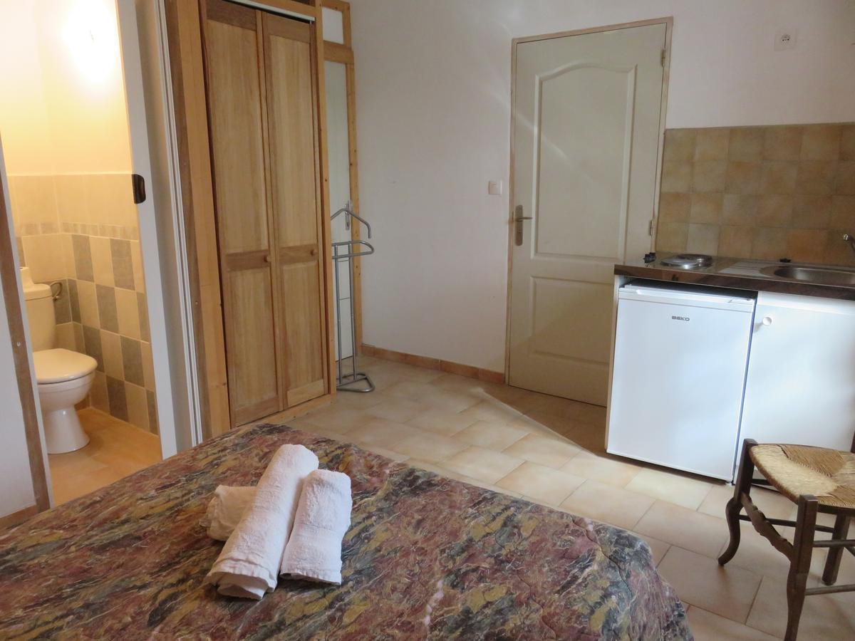 Cafe De La Place Gite & Chambres D'Hotes "Lou Pastre" Lanuéjols Εξωτερικό φωτογραφία