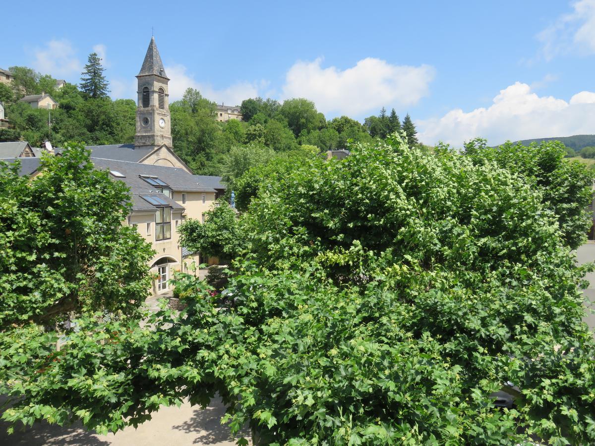Cafe De La Place Gite & Chambres D'Hotes "Lou Pastre" Lanuéjols Εξωτερικό φωτογραφία